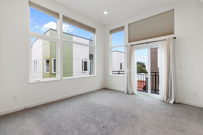 Building Photo - Gorgeous 3 Bd/2.5 Ba Seattle Townhouse