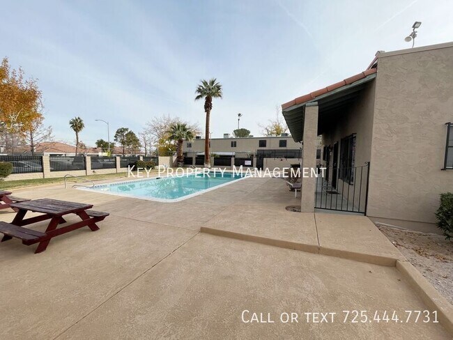 Building Photo - MODERN 2 BED, 1.5 BATH TOWNHOME LOCATED IN...