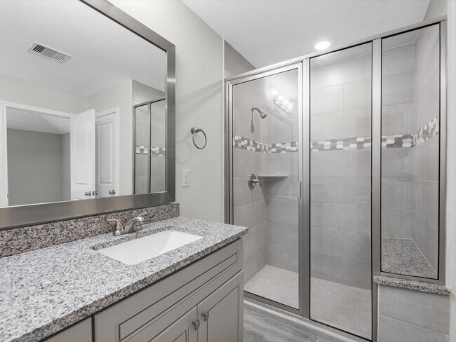 Building Photo - 46 Fairway Dr