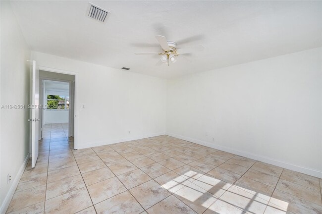 Building Photo - 1345 W 71st St