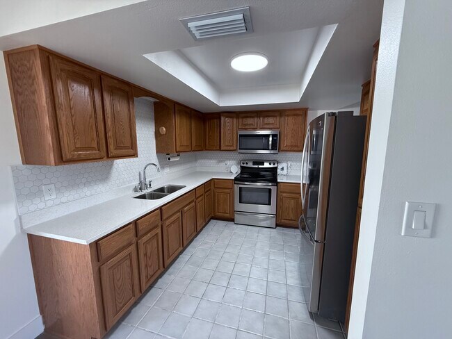 Building Photo - 2702 Ochatilla Rd
