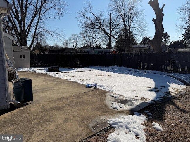 Building Photo - 127 Dory Ct