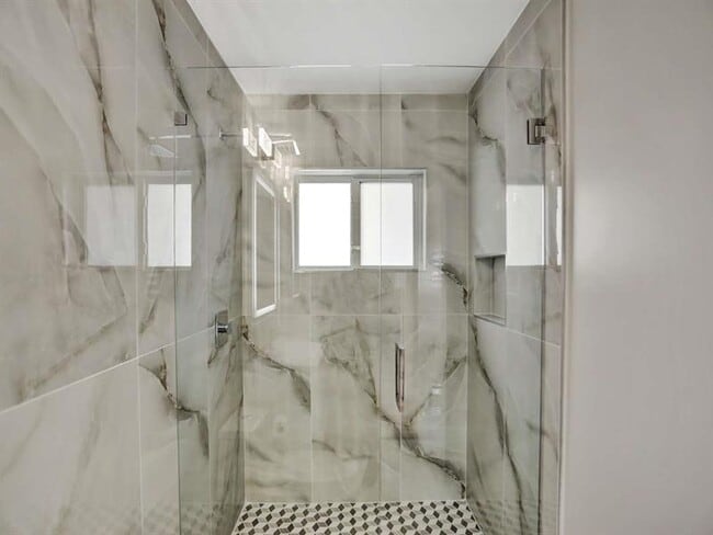 Building Photo - 491 SE 23rd Ave