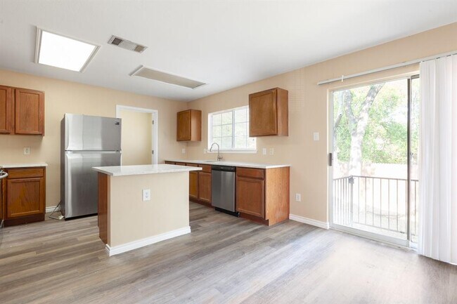 Building Photo - 1328 Water Spaniel Way