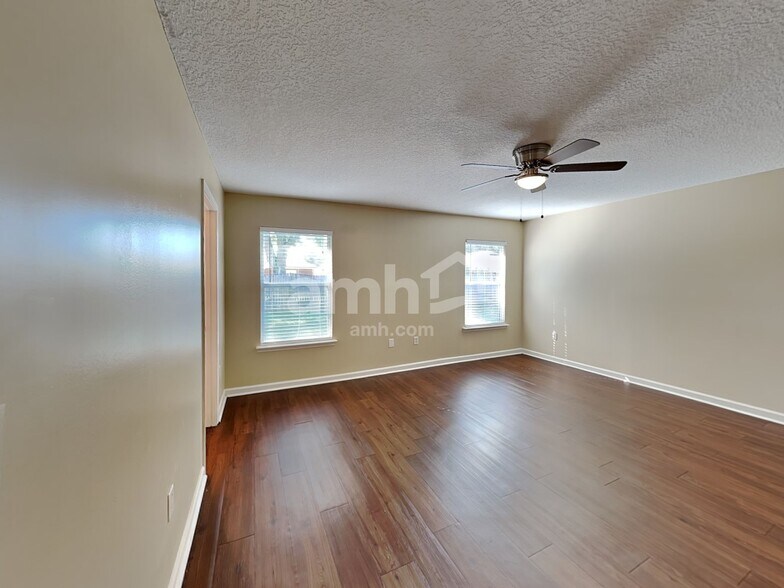 Building Photo - 9422 Daniels Mill Dr