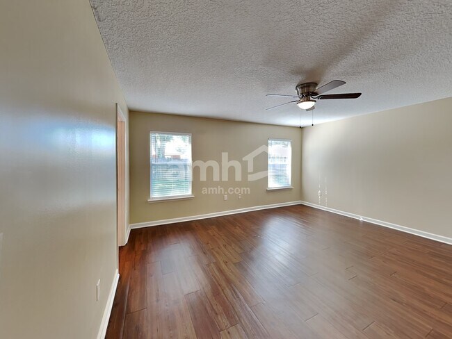 Building Photo - 9422 Daniels Mill Dr