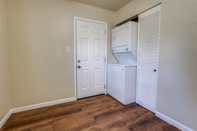 Building Photo - 1200 W Phillips St