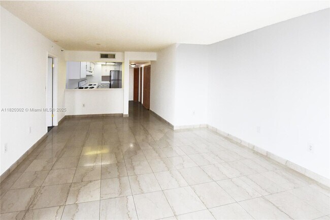Building Photo - 540 Brickell Key Dr