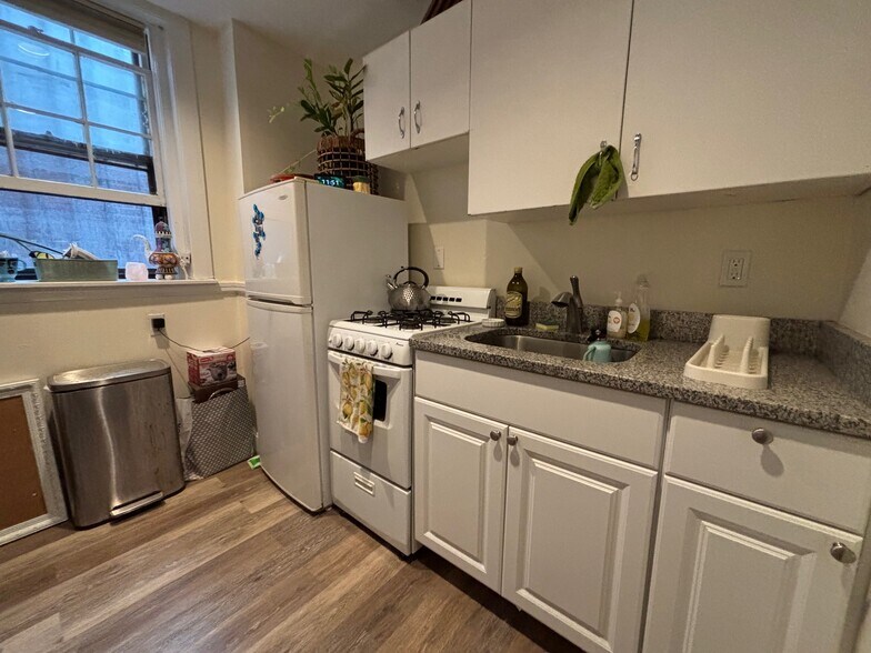 Building Photo - 28 Myrtle St