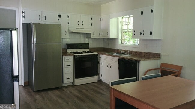 Building Photo - 5620 Deerfield Trail