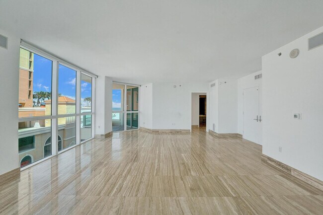 Building Photo - 101 S Fort Lauderdale Beach Blvd