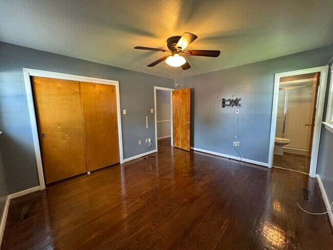 Building Photo - 117 Southerland Dr