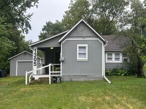 Building Photo - Nice Single Family Home In Lawrence