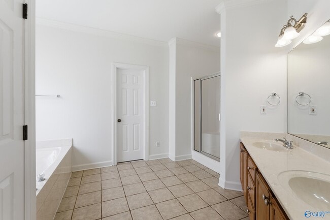 Building Photo - 146 Paul Revere Dr