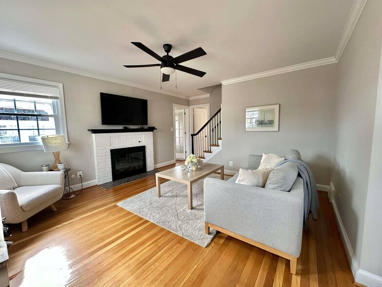 Building Photo - 1228 N Stuart St