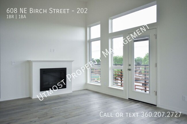 Building Photo - 608 NE Birch St