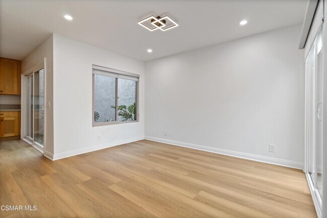 Building Photo - 646 Via Colinas