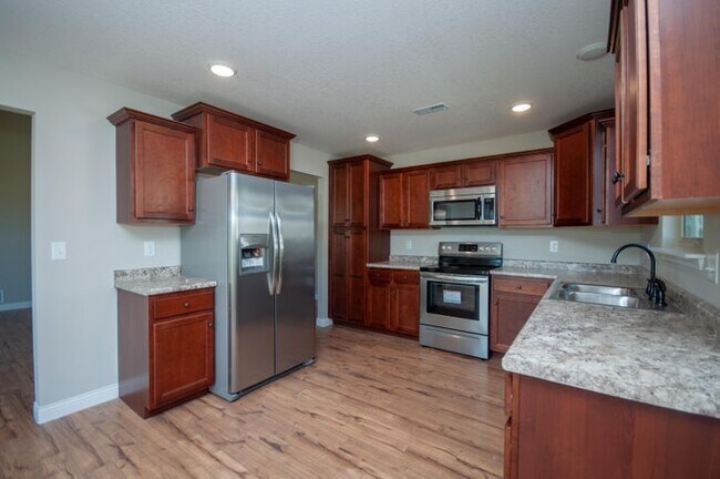 Kitchen - 721 Promenade Dr