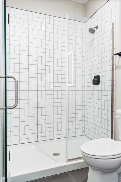 Building Photo - 205 W 4th St