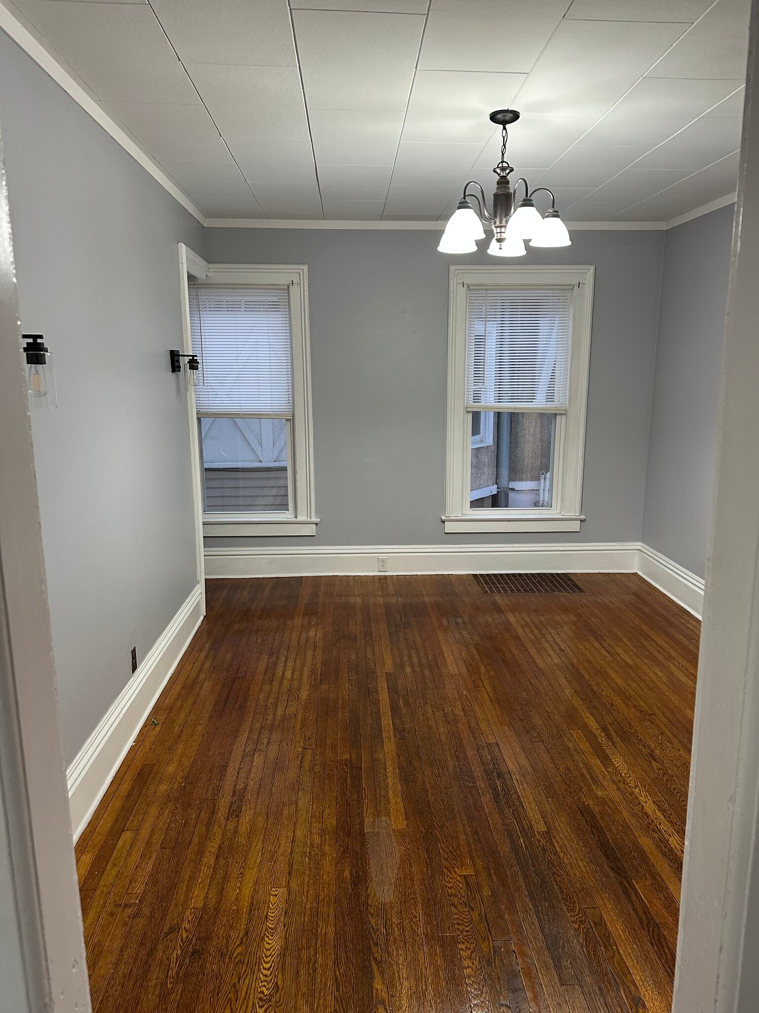 Building Photo - 144 Chapin St