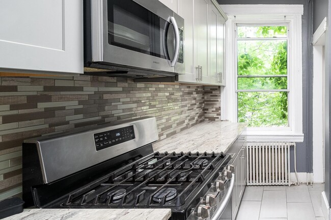 Building Photo - 122 Mallory Ave