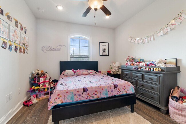 Building Photo - 4807 Foxtail Palm Dr