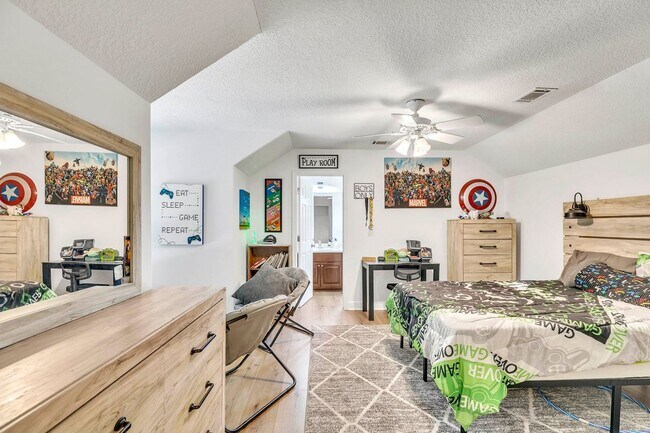 Building Photo - Gorgeously Updated 4 Bed/3.5 Bath in Tranquilla Hall - Buckhead