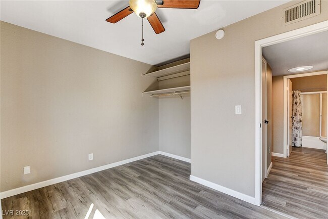 Building Photo - 1544 Hialeah Dr