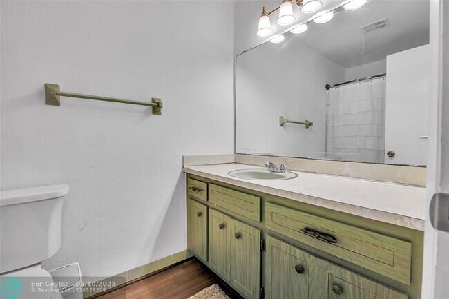 Building Photo - 447 Sunshine Dr