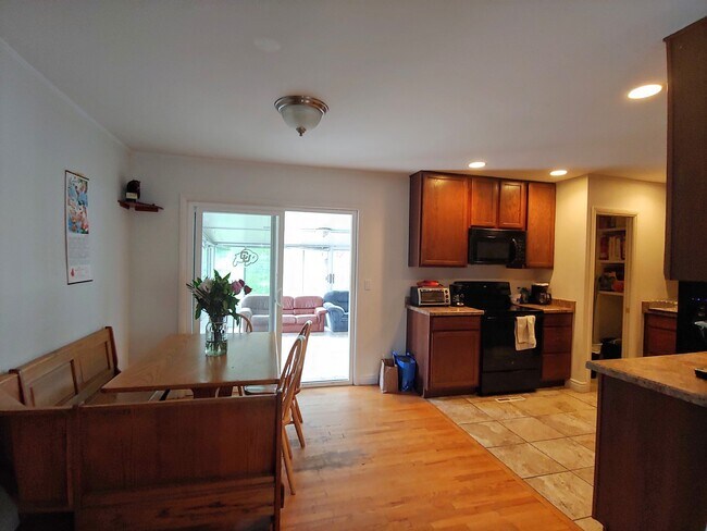 Building Photo - Must See 5 Bed/3 Bathroom East Boulder Home - Available August 7th!