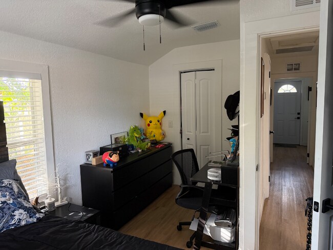 Building Photo - 2043 16th Ave S