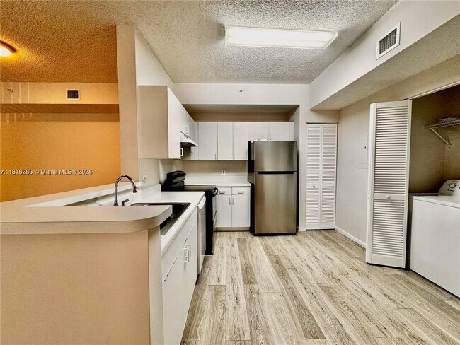 Primary Photo - 6968 SW 39th St