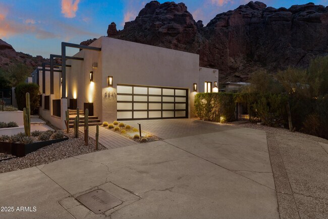 Building Photo - 5841 N Echo Canyon Cir