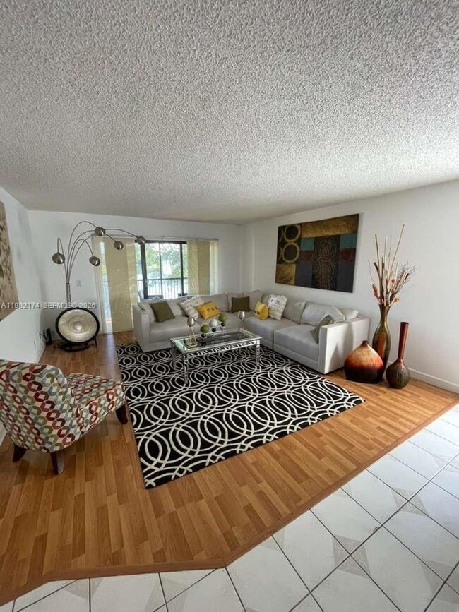 Building Photo - 436 Lakeview Dr