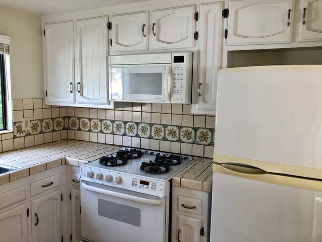 Building Photo - Pierpont Beach Home