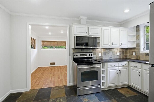Building Photo - 1513 Melrose Dr SW