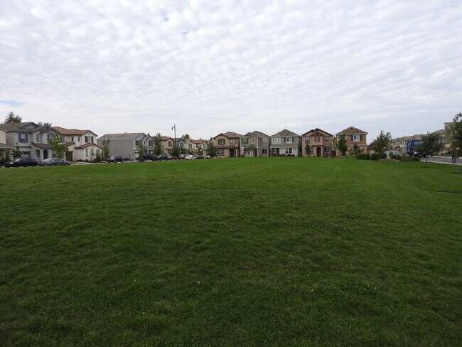 Building Photo - Beautiful Patio Home