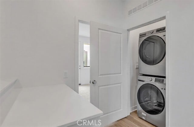 Building Photo - 260 Sash