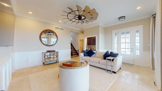 Building Photo - 404 21st St S