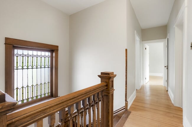 Building Photo - Charming 4 Bed, 2 Bath Town Home in Prime ...