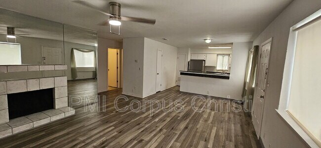 Building Photo - 6162 Hidden Oaks St