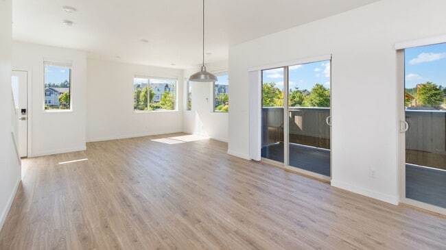 Building Photo - Beautiful 3 Bedroom Home Located in Ten Trails Black Diamond