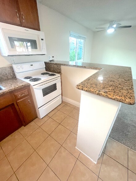 Building Photo - 931 W 19th St