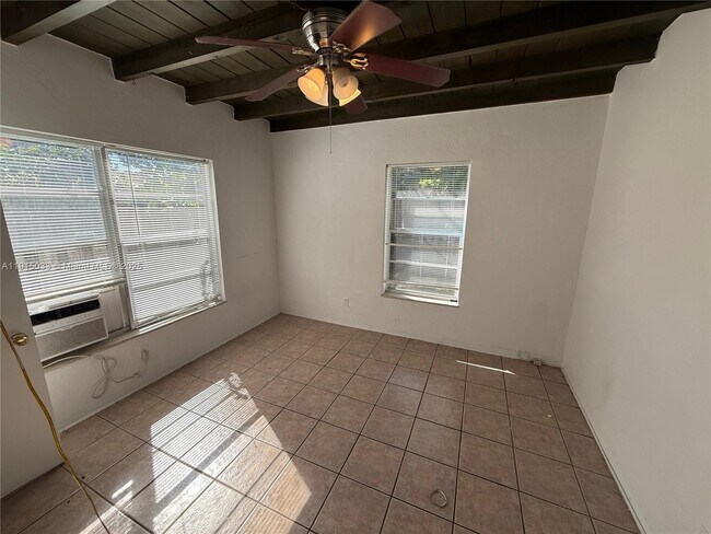 Building Photo - 5820 Arthur St