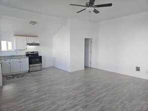 Building Photo - 703