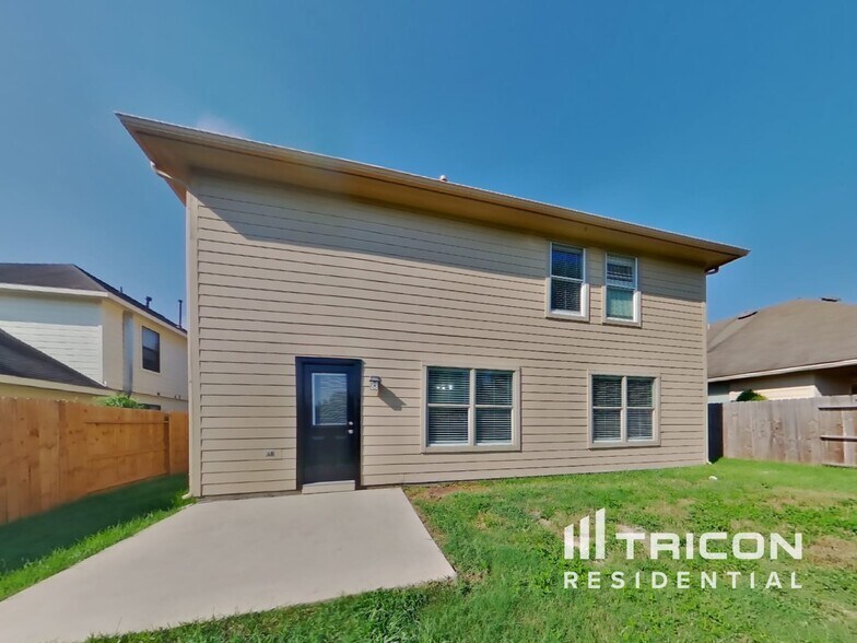 Building Photo - 18432 Sunrise Oaks Ct