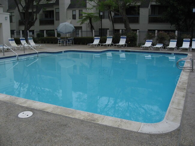 Building Photo - 2202 River Run Dr