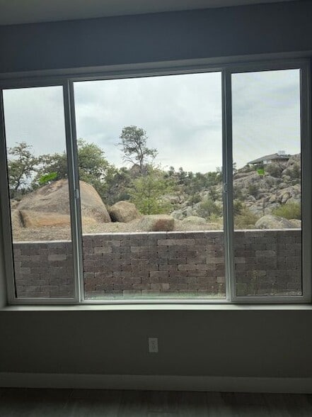 Building Photo - 1345 Rockwood Dr