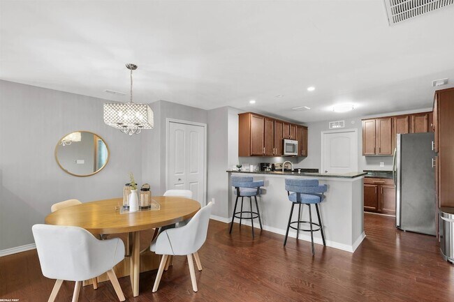 Building Photo - 6986 Boulder Pointe Dr