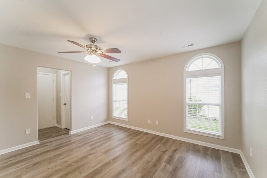 Building Photo - 4964 Astonshire Ln